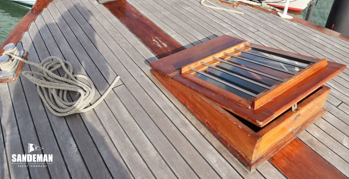 Foredeck view forward