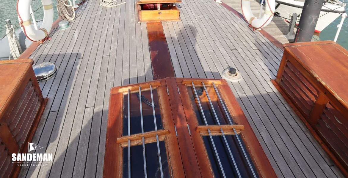 Forward deck view forward