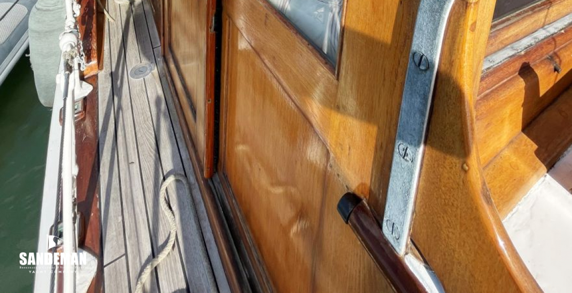 Wheelhouse port view forward