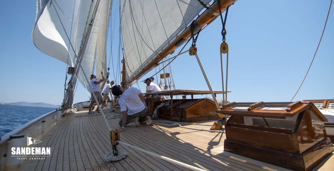 Port mid deck view forward