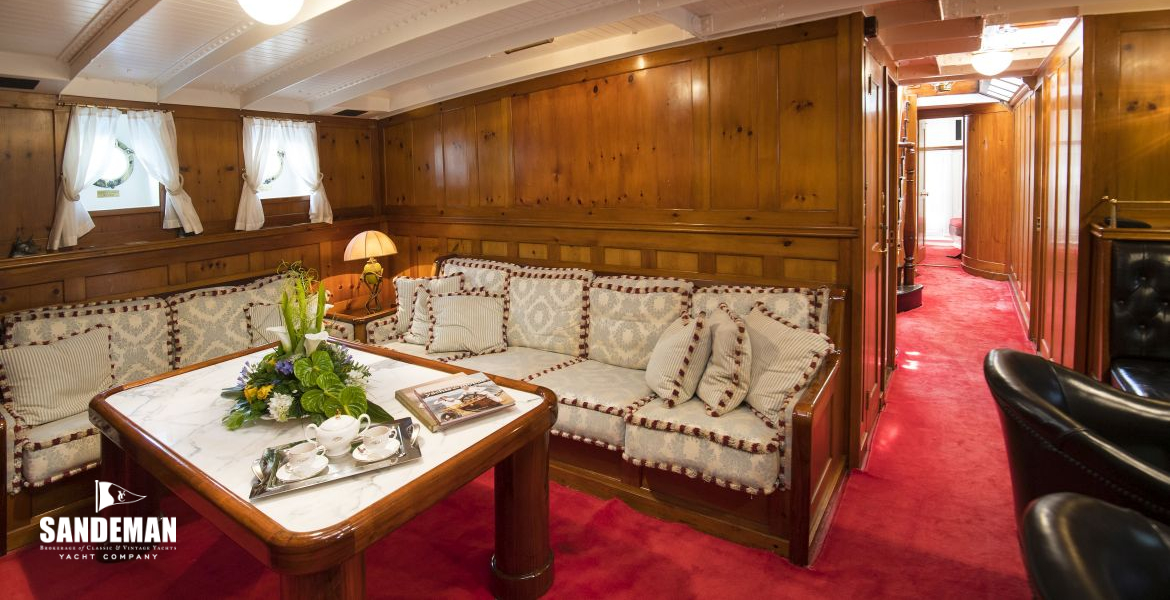 Saloon starboard view to aft accommodation
