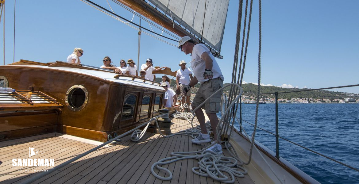 View aft to doghouse