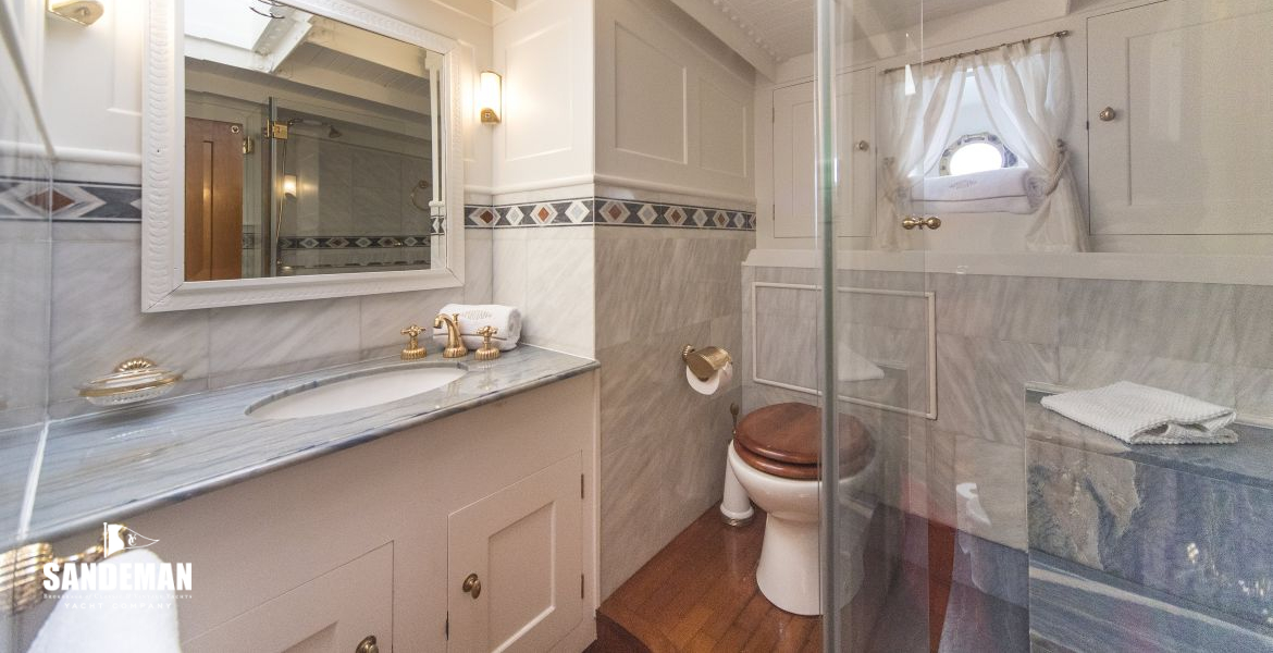 Guest cabin en-suite