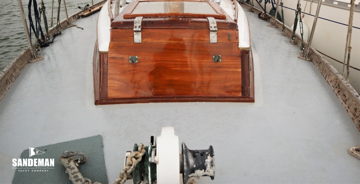 Foredeck view aft