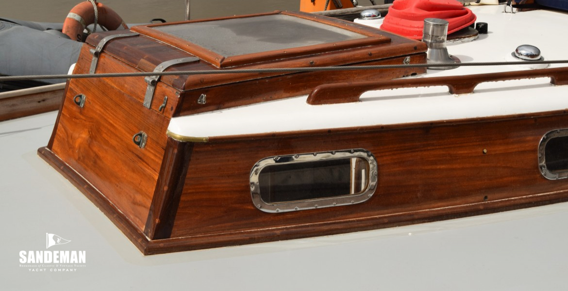 Forward coachroof details