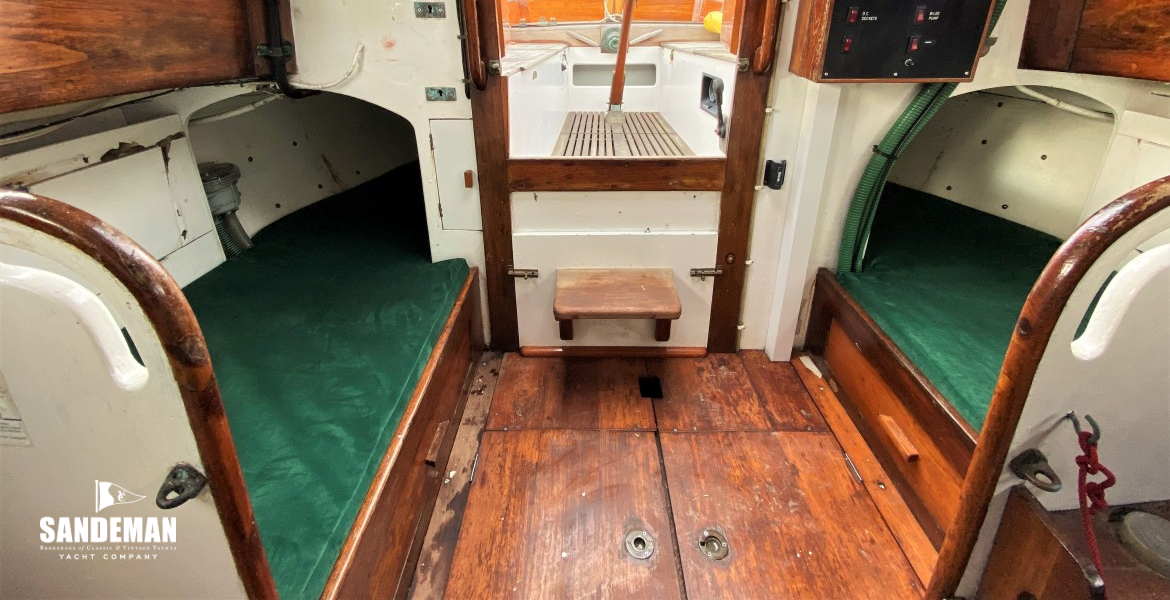 View aft to quarterberths and companionway