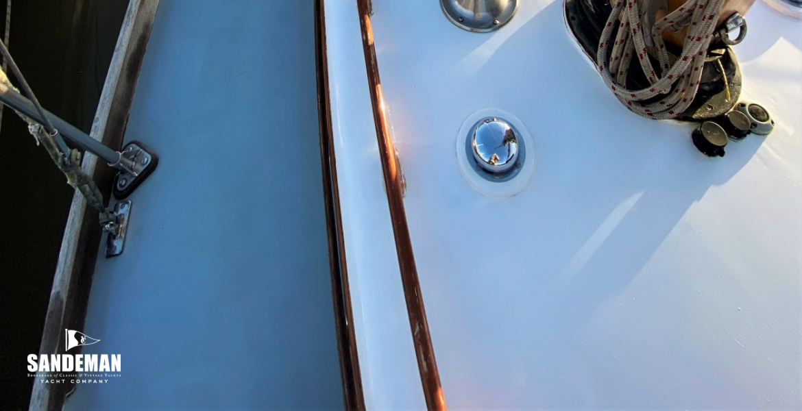 Coachroof port view forward