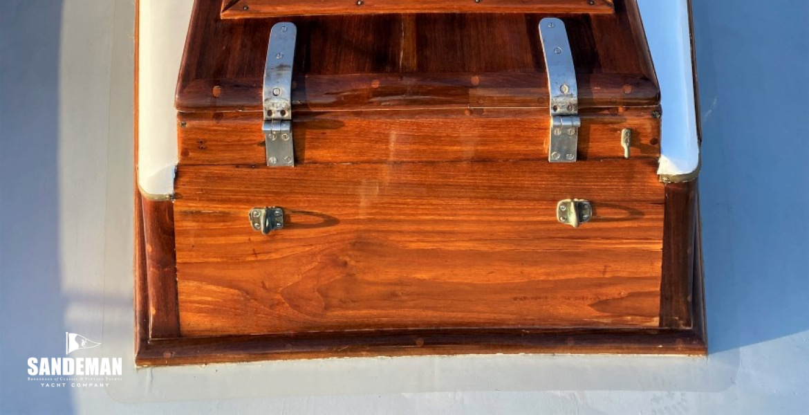Foredeck view aft