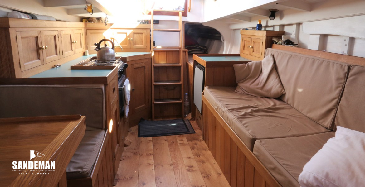 Accommodation view aft [Nigel Sharp]