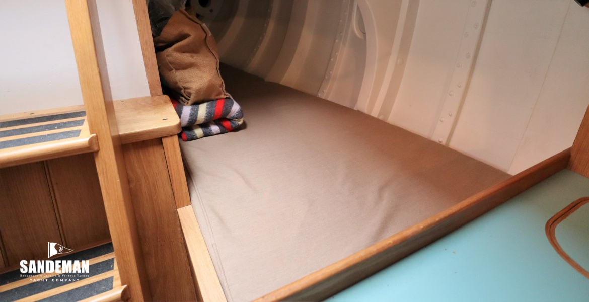 Quarter berth to port