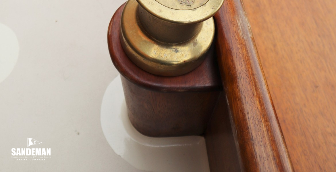 Bronze winch
