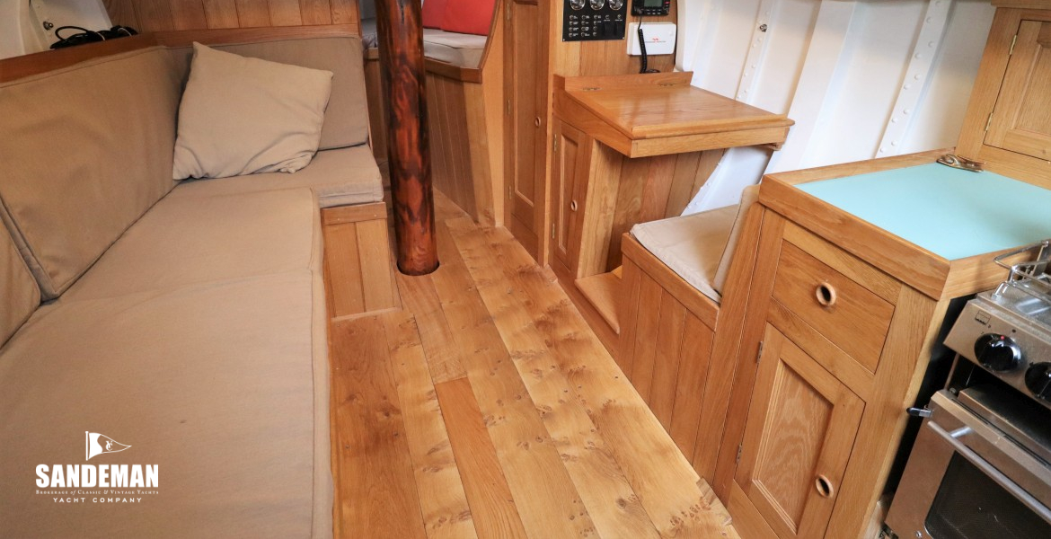 Saloon view forward