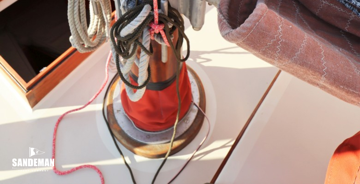 Gooseneck and gaff saddle details