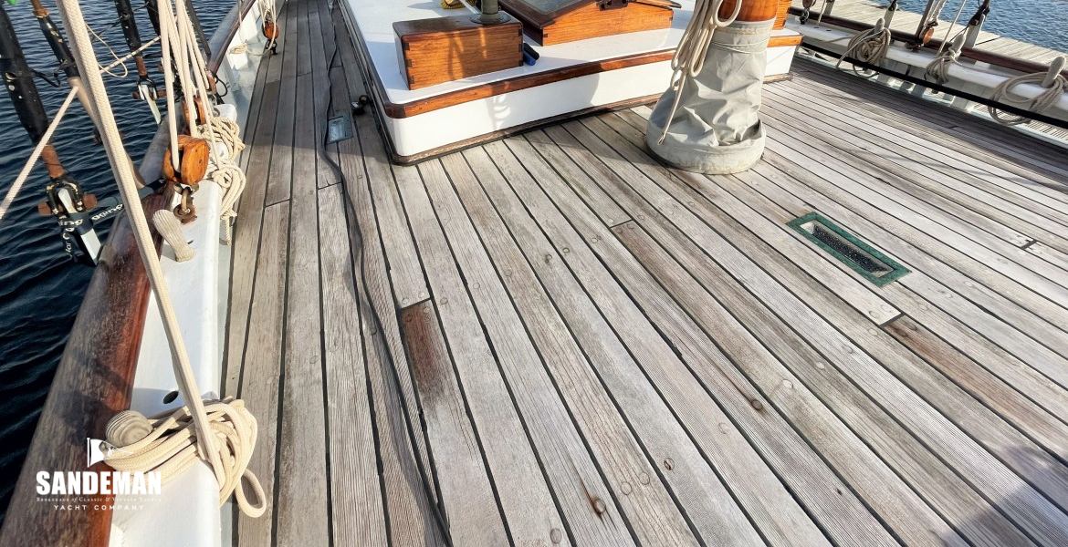 Foredeck view aft to port