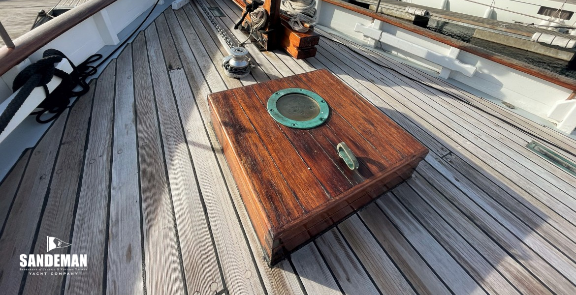 Foredeck view forward to starboard