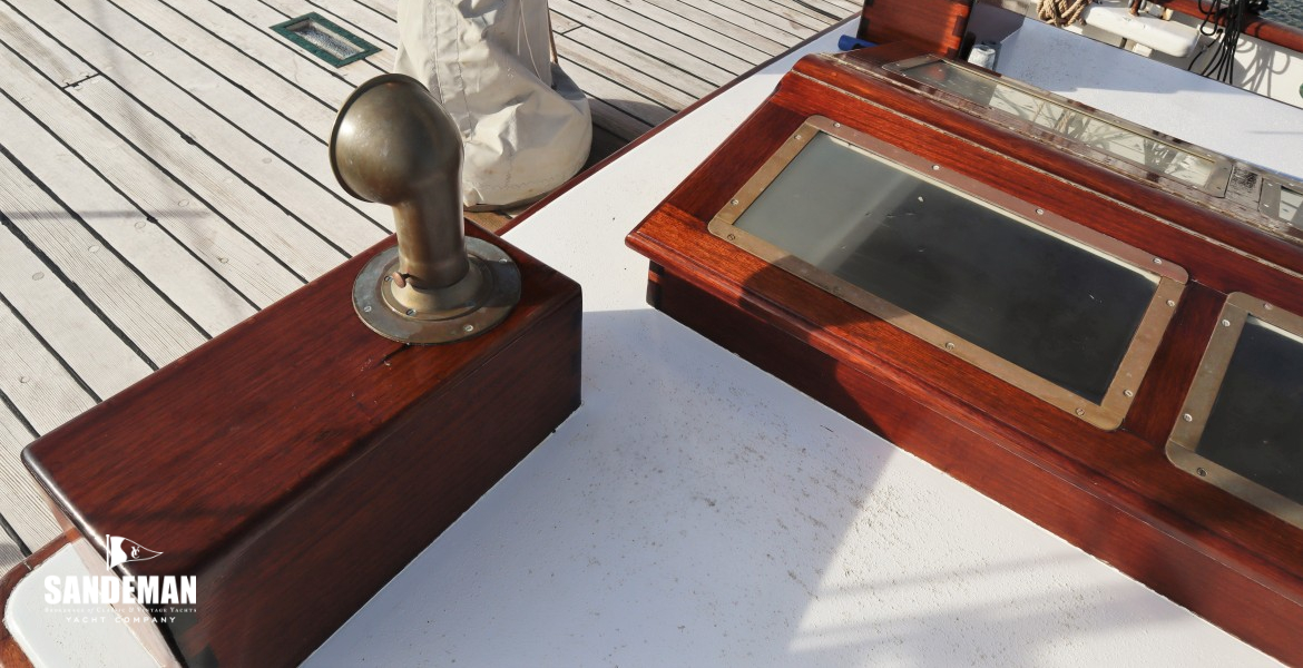 Forward trunk cabin details