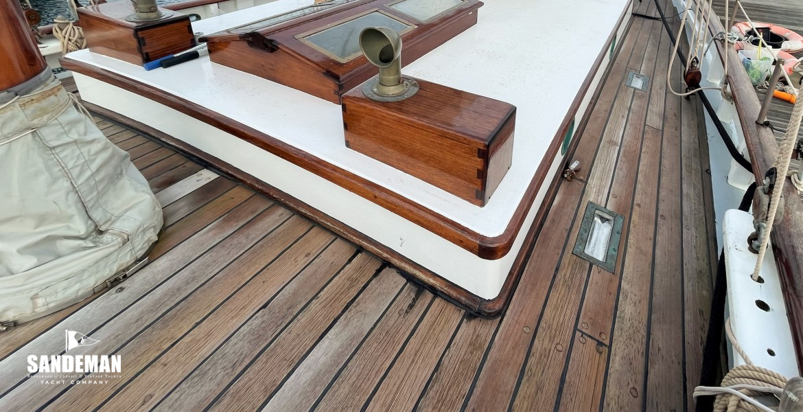 Trunk cabin view aft to starboard