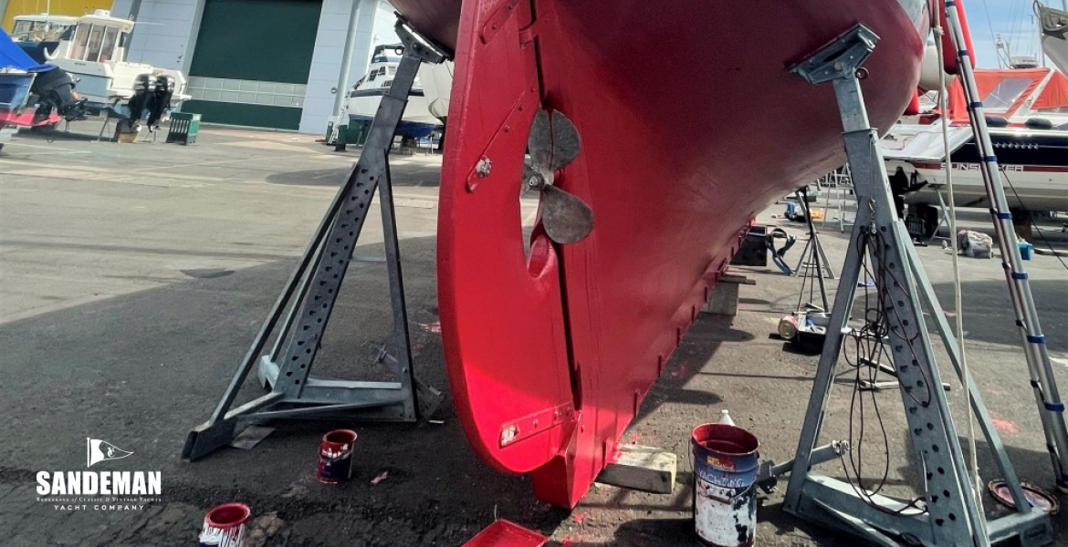 Hauled out starboard quarter