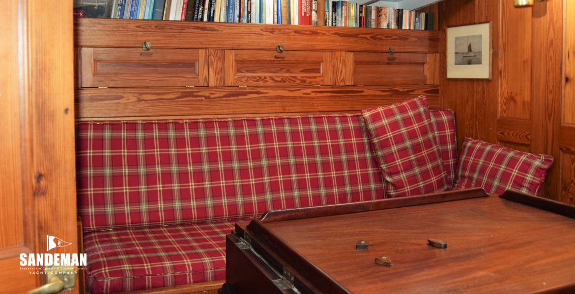 Saloon view aft to starboard