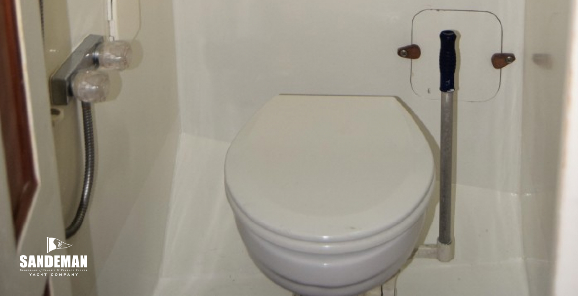 WC/ Shower compartment view to starboard