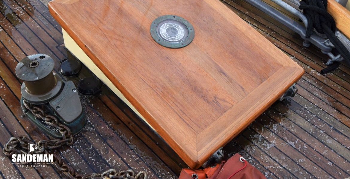 Forehatch view aft