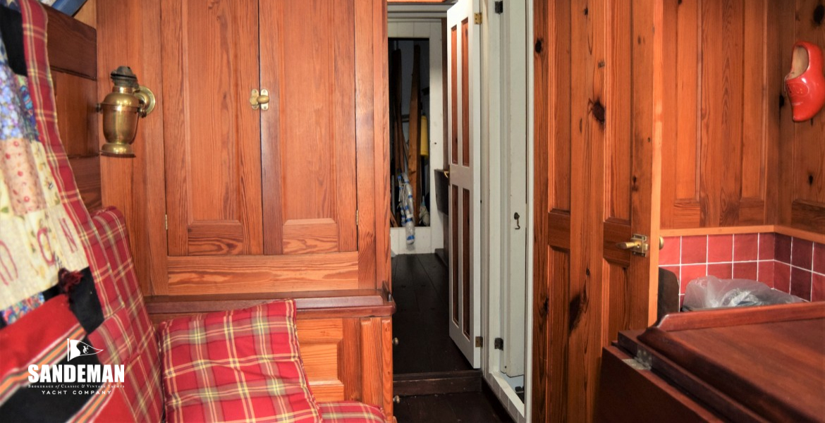 Saloon view forward to forward passage