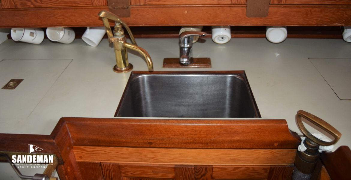 Galley to starboard