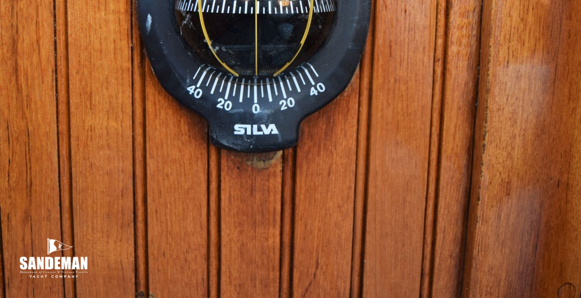 Steering compass