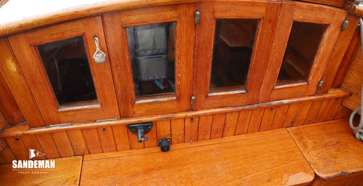 Cockpit forward