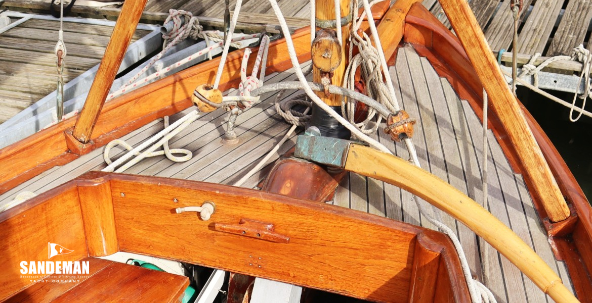 Aft cockpit and deck