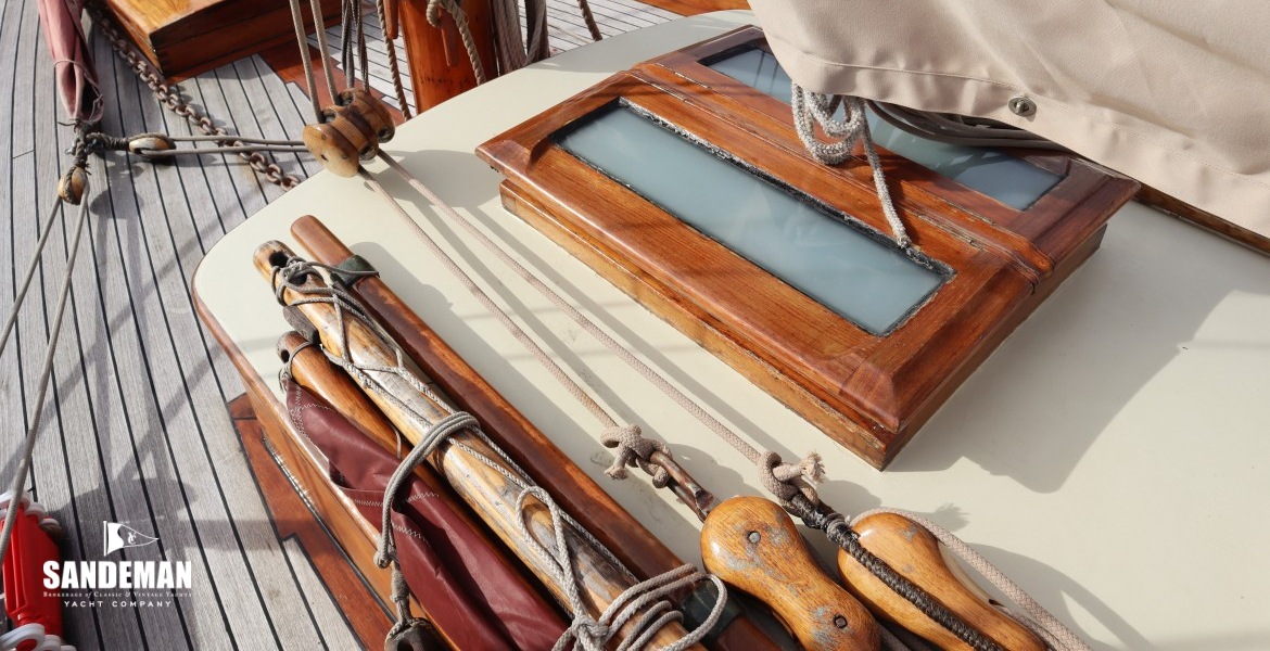 Forward trunk cabin details