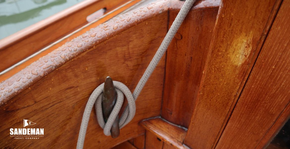 Cockpit line bullseye and cleat