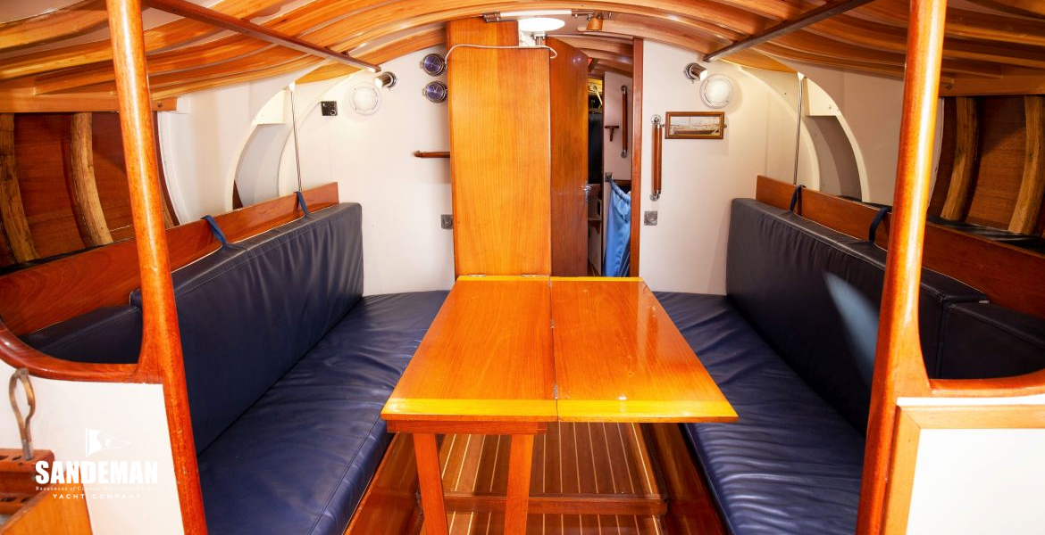 Saloon view forward - table extended
