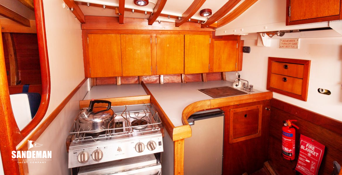 Galley to starboard