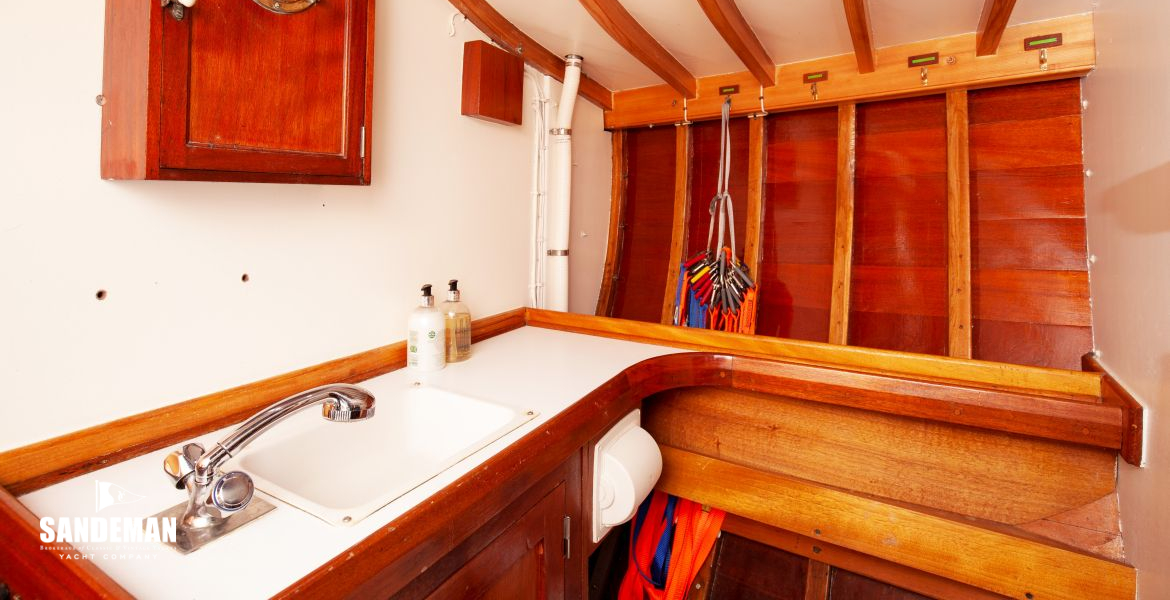 WC compartment to port forward