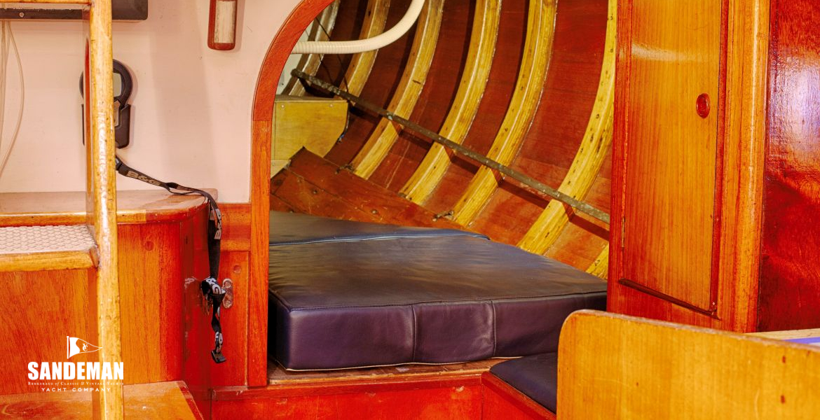 Quarter berth to port