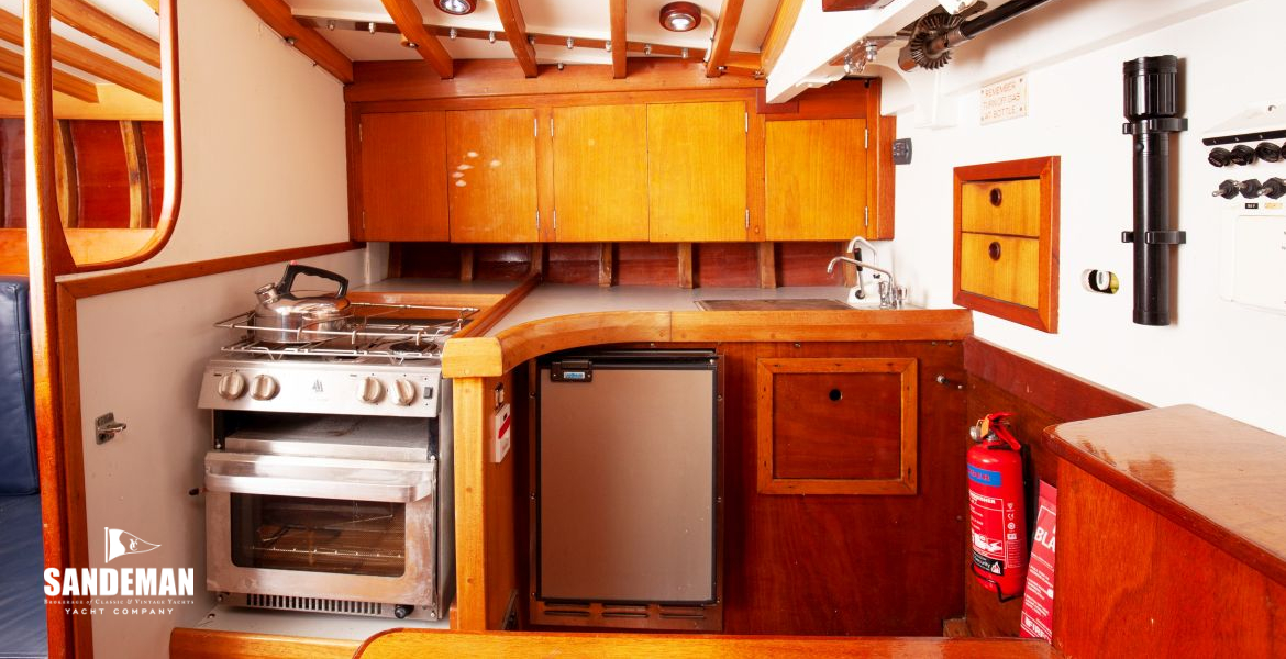 Galley to starboard