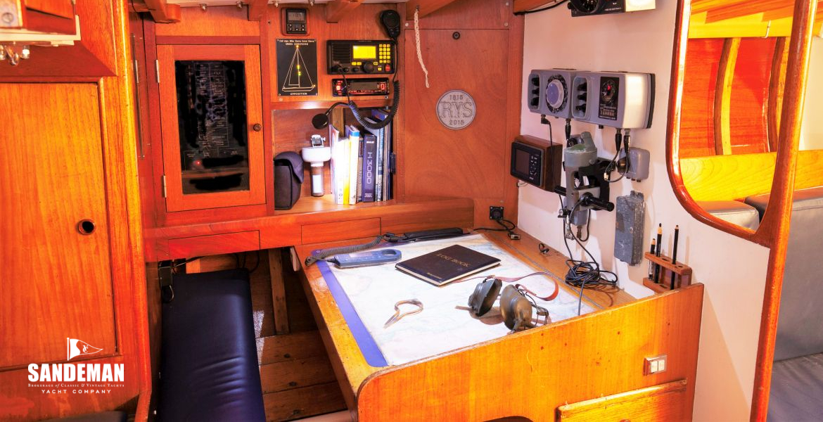 Nav station to port