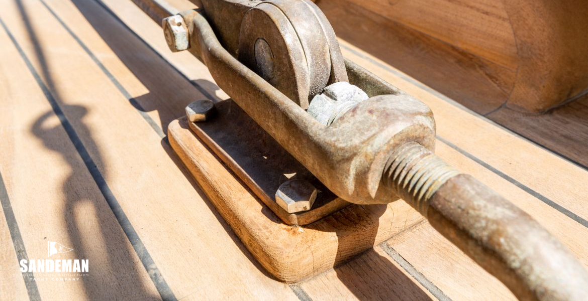 Backstay lever