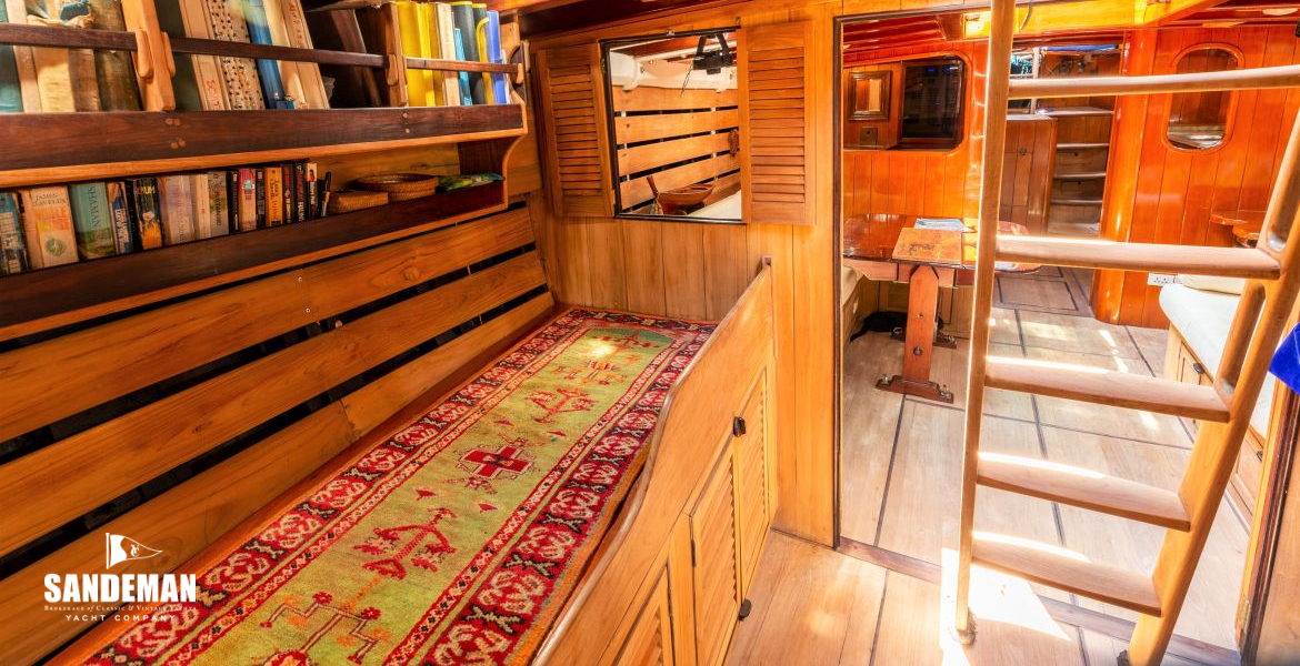 Main cabin view aft to starboard