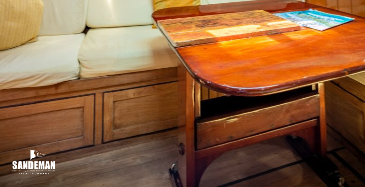 Saloon dining area starboard aft