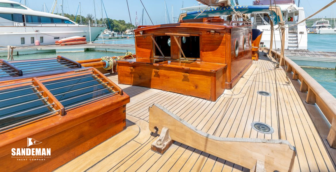 Mid deck view aft