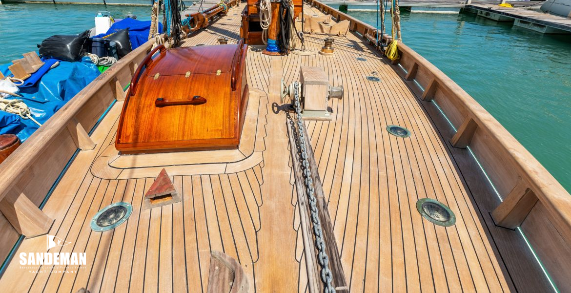 View aft from foredeck
