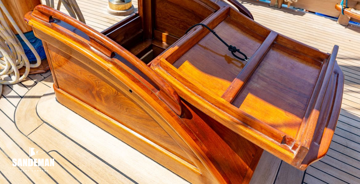 Forward saloon scuttle