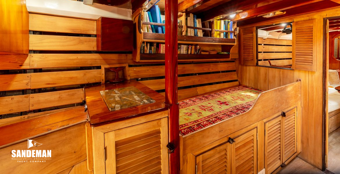 Main cabin view aft to starboard