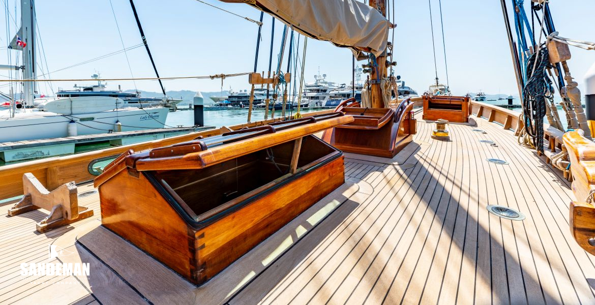 Mid deck view forward starboard