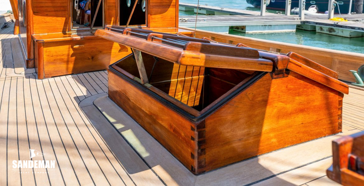 Mid deck view aft