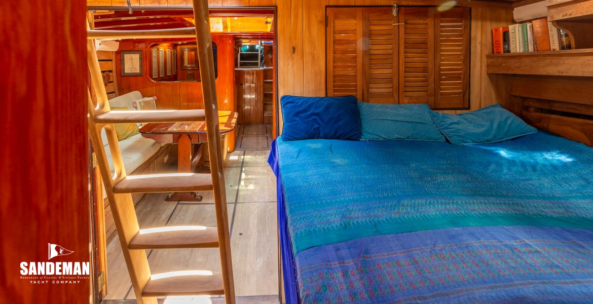 Main cabin view aft