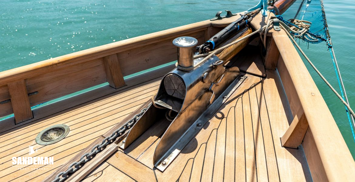 Forward foredeck
