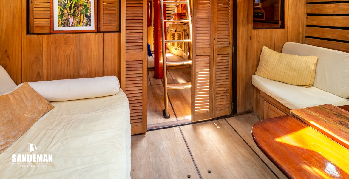 Forward saloon view forward